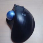 ロジクールERGO M575のトラックボールとボタン部分